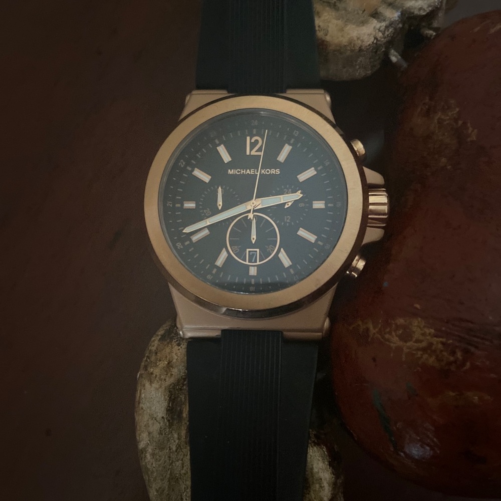 Watch - Picture 2 of 3